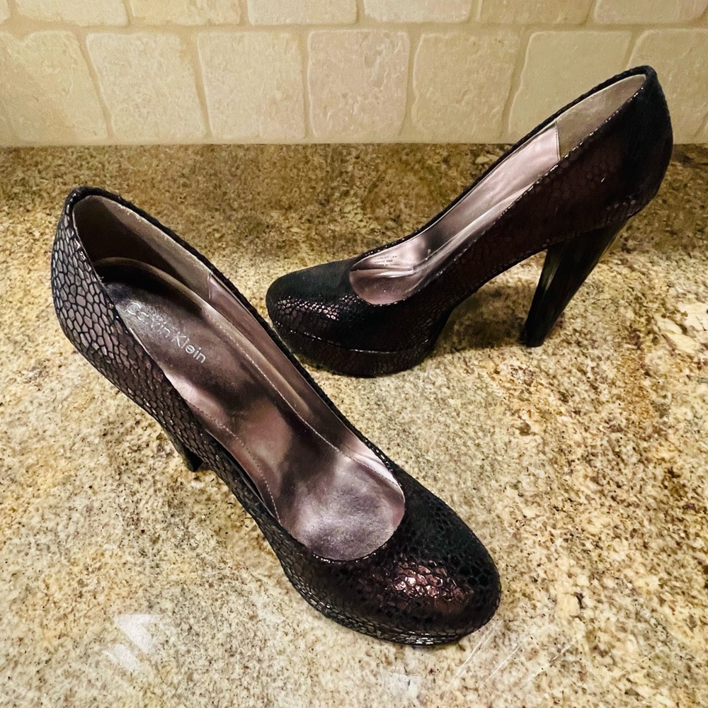 Calvin Klein Textured Black and Bronze Heels